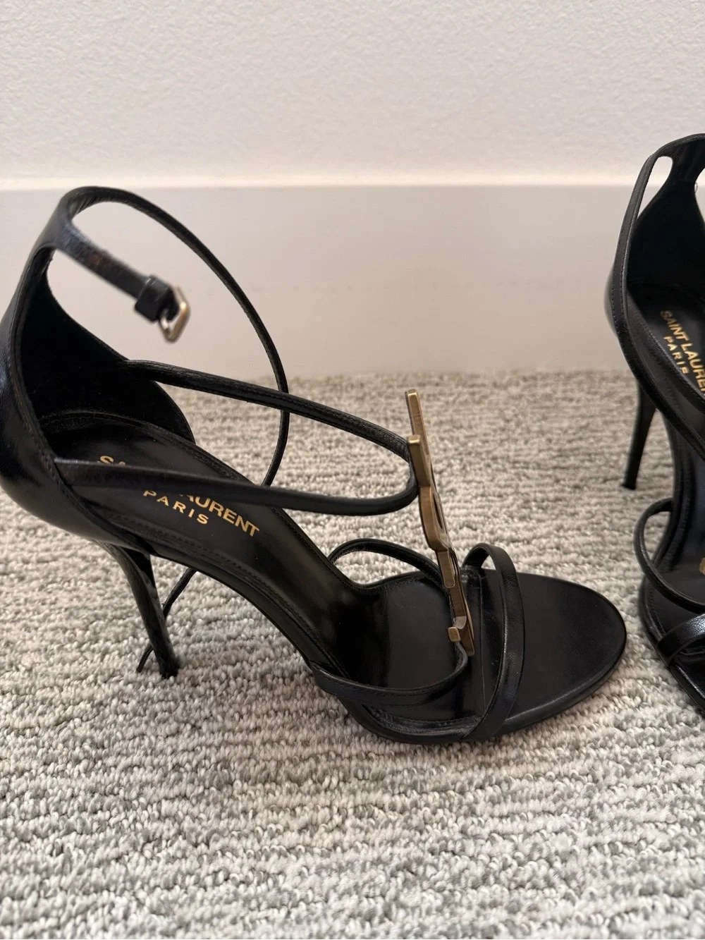 Authentic Saint Laurent Black Patent YSL Logo Sandals with Gold Hardware - Picture 4 of 7